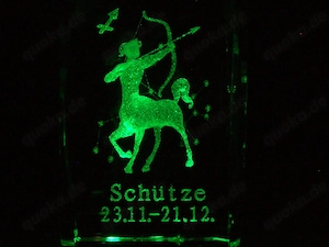 Sehr schöner gläserner 3D-Laserquader Sternzeichen Schütze mit LED-Untersetzer