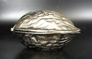 Nussknacker in Walnussoptik aus massivem Metall, 12 x 9 cm, Deko, Gadget