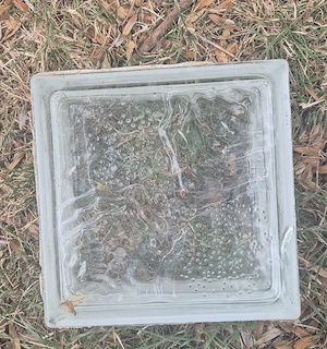 Klassischer Glasbaustein für Deko, DIY oder Bauprojekte