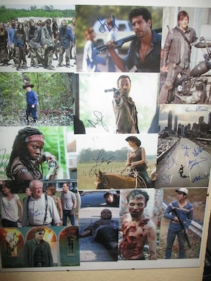 2 x The Walking Dead Zombie super Bilder im Bilderrahmen anschauen