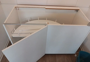 Eckschrank mit Drehkarussell 