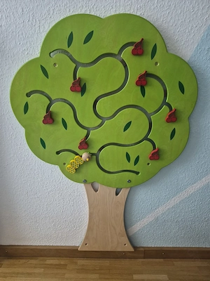 Motorikschleife   Wandapplikation "Obstbaum" von Wehrfritz