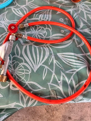 Gasschlauch mit 50 mbar Druckregler & Manometer   Camping