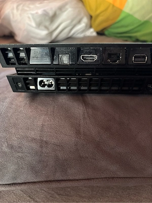 Playstation 4 mit grüner folie Bild 3