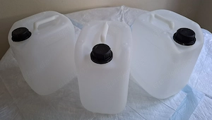 Drei 5 Liter Kanister aus Kunststoff, weiß, pro 2  