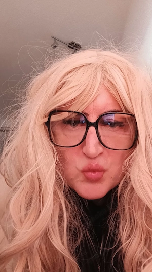 DWT, Crossdresser, Sissy...bietet sich an
