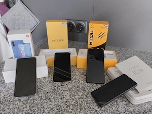 4 Smartphones gebraucht in sehr gutem Zustand, als 4 er Pack zu verkaufen. Nur Abholung möglich