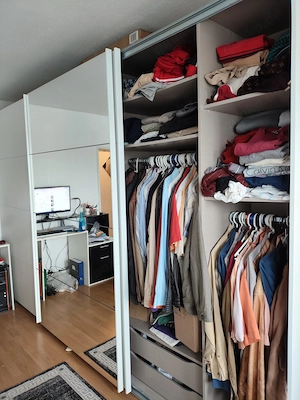 Schwebetürenschrank