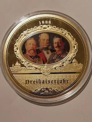 Gigantenprägung 110 Gramm "Dreikaiserjahr" vollvergoldet + Farbapplikation, Polierte Platte