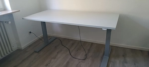 Schreibtisch elektrisch höhenverstellbar 