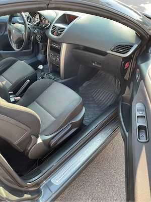 Peugeot 207cc. 2011.