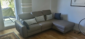 Ledersofa Bono von Segmüller elektrisch , Farbe Taube, 2 Jahre