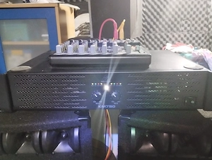 Behringer Behringer KM750 PA Endstufe