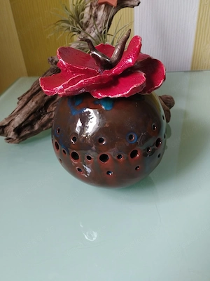 Keramikkugel mit Blume