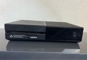 Xbox One + 8 Spiele + Zubehör