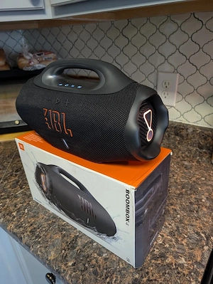 JBL Boombox 4 Lautsprecher