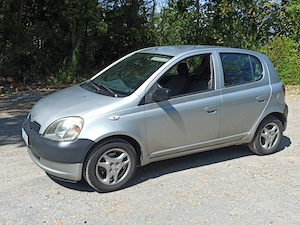 Toyota Yaris 1  Silber  4 Zylinder 68 PS