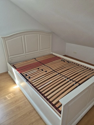 Bett 160x200cm mit Lattenrost
