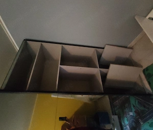 Schwebetürschrank mit vielen Einlegeböden und Spiegeltür Bild 4