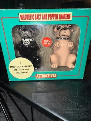 Attractives Salz- & Pfefferstreuer Set 2-tlg magnetisch Keramik Hunde