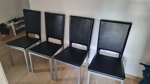  Vier hochwertige Lederstühle 