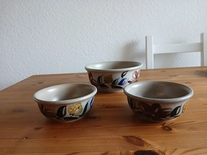 Salatschüssel mit Salatschalen