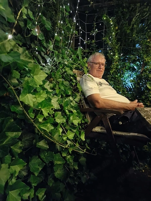 Junges Paar für reifen Mann gesucht