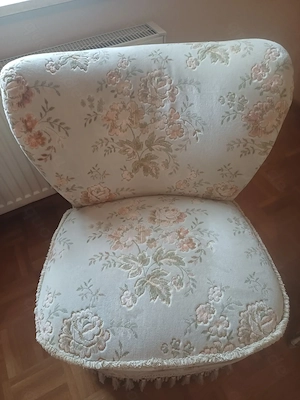 Elegante französische Stilmöbel   2 Sessel, floral mit Tisch Bild 2
