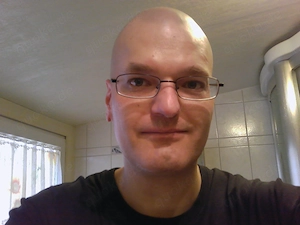 Treuer und Ehrlicher Glatzkopf 43 Jahre sucht Singlefrau ab 37 - 43 Jahre