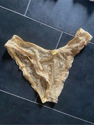 Gelber Spitzen-Slip