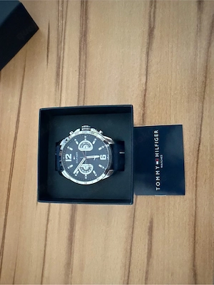 Tommy Hilfiger Herrenuhr mit Silikonarmband
