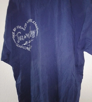 gestaltenes t Shirt zu verkaufen in XXL nagelneu abzuholen in Celle 