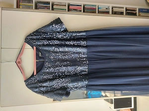 Pailettenabendkleid in dunkelblau