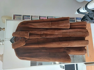 Mittelbraun geschorener Nerzmantel