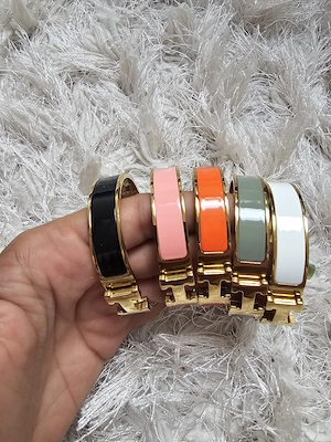   Elegante Armreifen in Goldoptik   verschiedene Farben