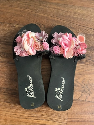 Damen Schlappen mit Blumen Größe 42 wie neu