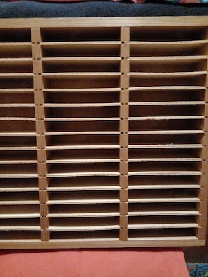 Kassettenregal aus Holz fuer 45Mcs Tapes-Retro Setzkasten