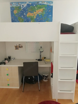 Hochbett mit integriertem Schreibtisch und kleinem Schrank weiss von Ikea aus erster Hand abzugeben