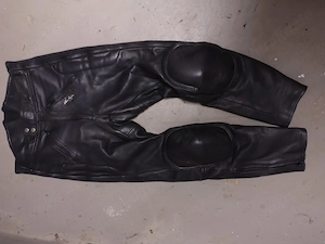Motorrad-Lederhose Gr. 48 mit Protektoren