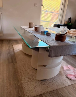 Schöner Glas Couchtisch in gutem Zustand