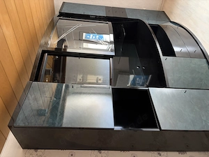 Große Vitrine mit LED Beleuchtung 