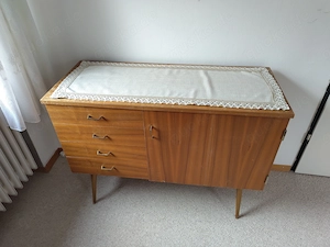 Nähmaschine im Schrank