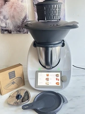 Thermomix TM6 Weiß, mit Zubehör und Rezeptbüchern in sehr gutem Zustand