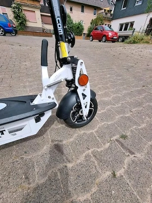 *SKX E-Scooter mit Sitz - 500W*