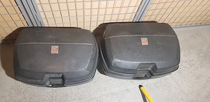 2 x GIVI Seitenkoffer 45L Monokey mit Schlüssel + 1 x Adapterplatte mit Schrauben. 