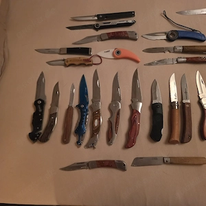 verschiedene taschenmesser 