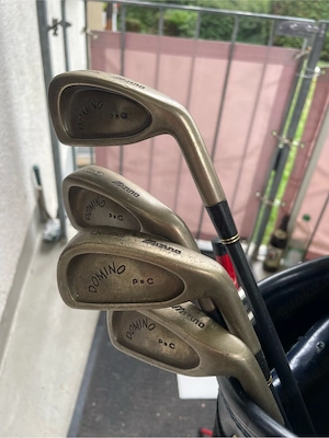 Wilson Golfbag mit Standfuß und Trageriemen 