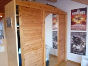 Vitrinen- und Kleiderschrank zu verschenken Bild 2