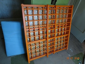 Schöner  Laufstall  aus  Holz
