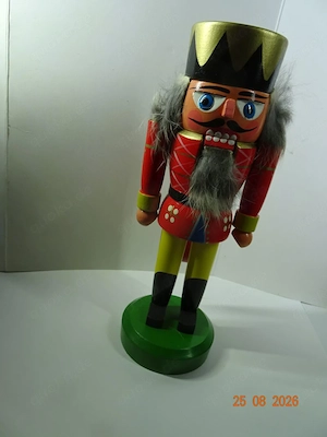 Schöne   Nußknackerfigur  aus  dem  Erzgebirge